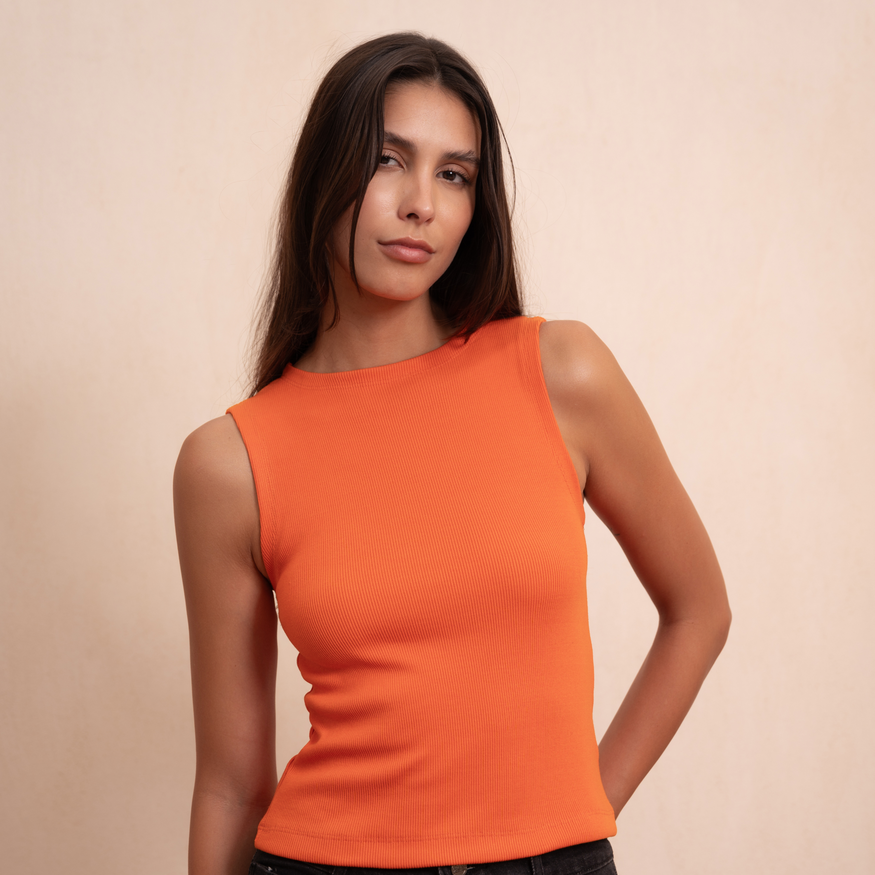 sleeveless top [orange]